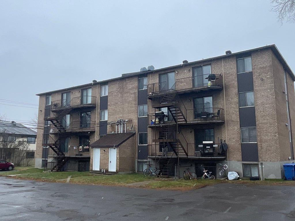 









6

 - 10


76e Avenue O.

,
Blainville,




QC
J7C3G3

