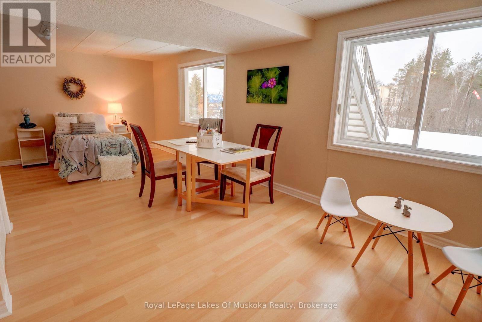 












19 CAIRNS CRESCENT

,
Huntsville (Chaffey),




Ontario
P1H1Y3

