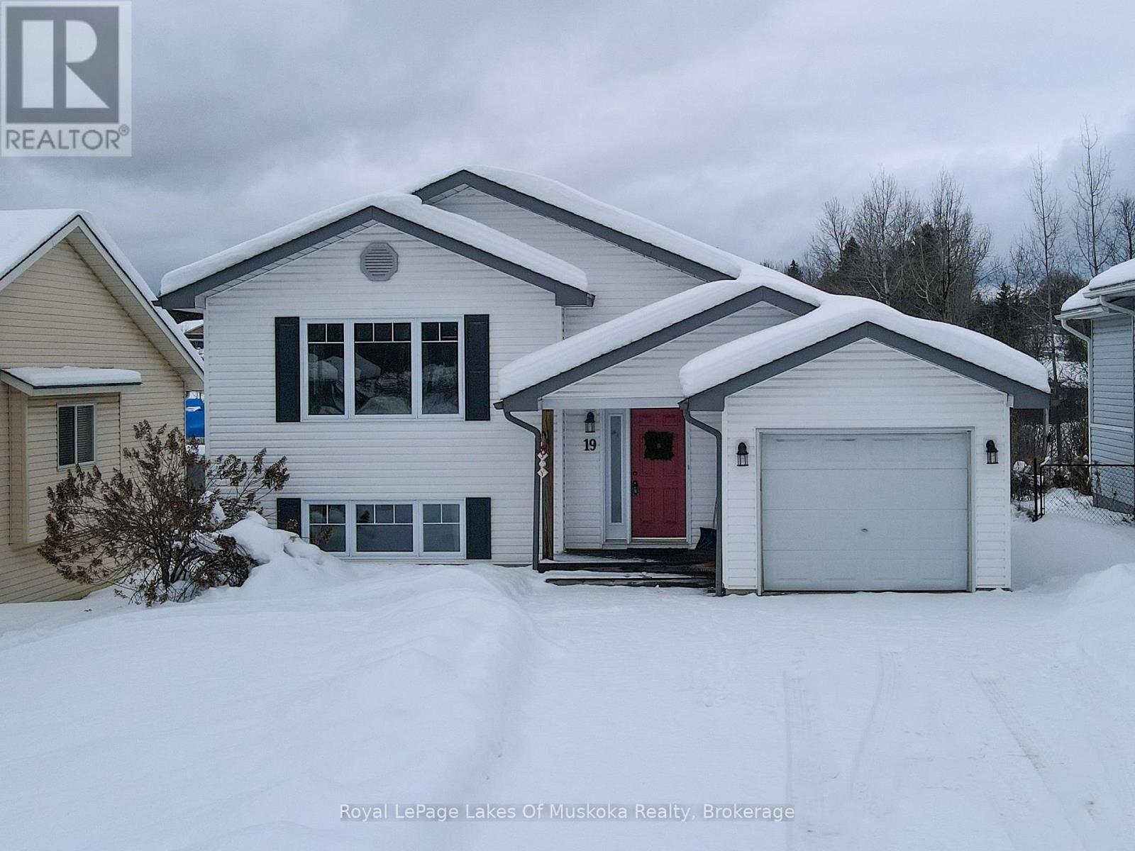 












19 CAIRNS CRESCENT

,
Huntsville (Chaffey),




Ontario
P1H1Y3

