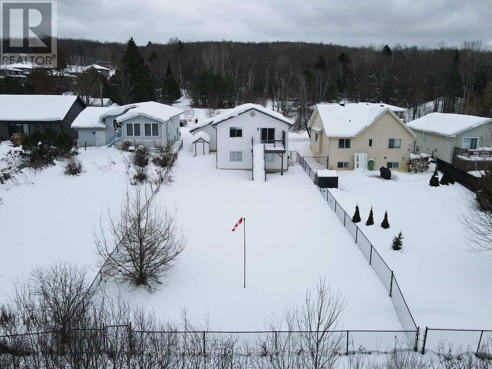












19 CAIRNS CRESCENT

,
Huntsville (Chaffey),




Ontario
P1H1Y3

