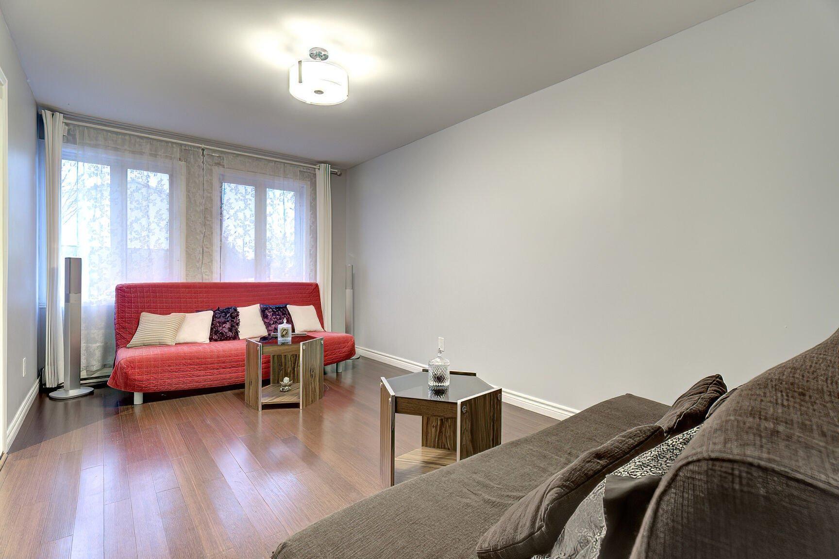









1185


Place Santerre

,
Brossard,




QC
J4X1X3

