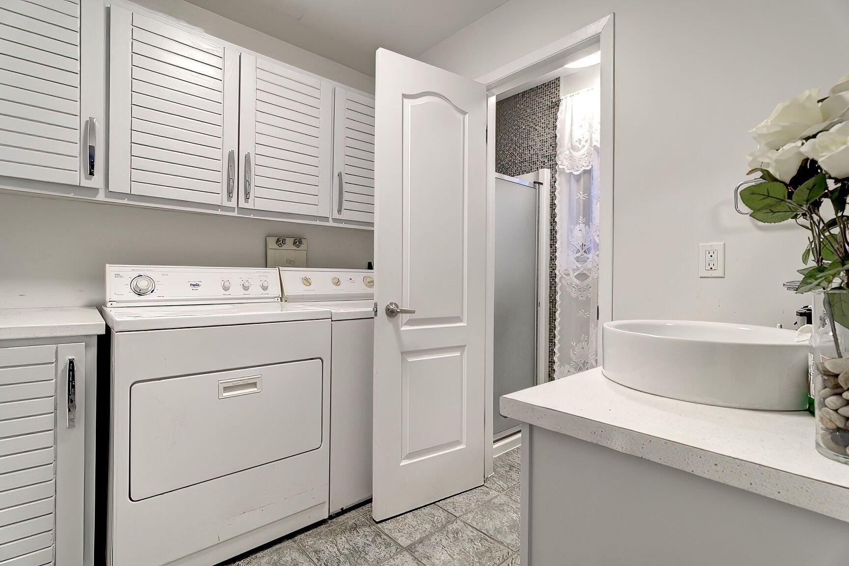 









1185


Place Santerre

,
Brossard,




QC
J4X1X3

