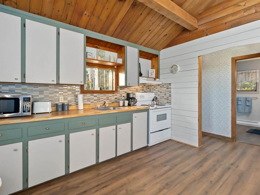 












4 11 Beach View Lane

,
Summerville Centre,







NS
B0T 1T0

