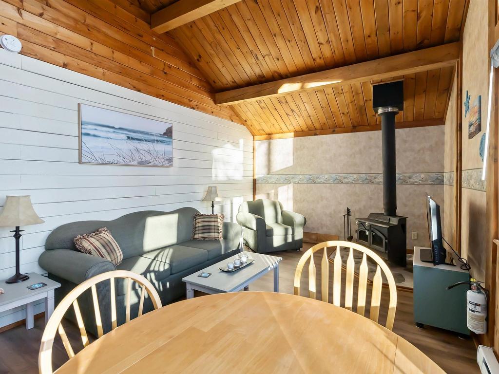 












4 11 Beach View Lane

,
Summerville Centre,







NS
B0T 1T0

