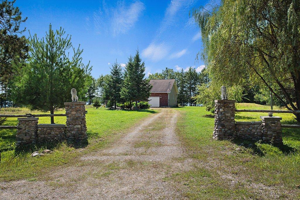 









76


Ch. de la Baie

,
L'Île-du-Grand-Calumet,




QC
J0X1J0


