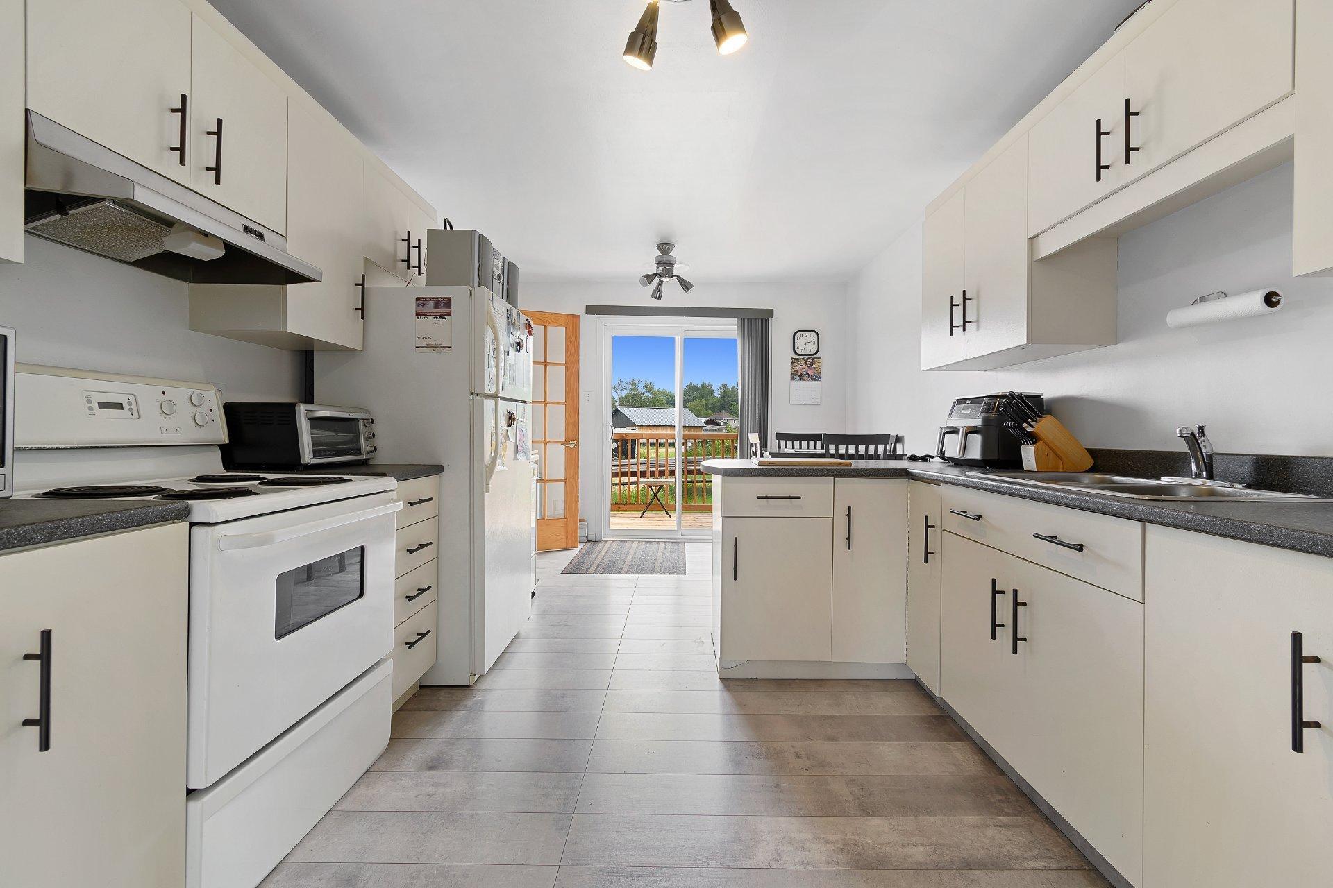 









6


Rue Robert

,
Mansfield-et-Pontefract,




QC
J0X1R0

