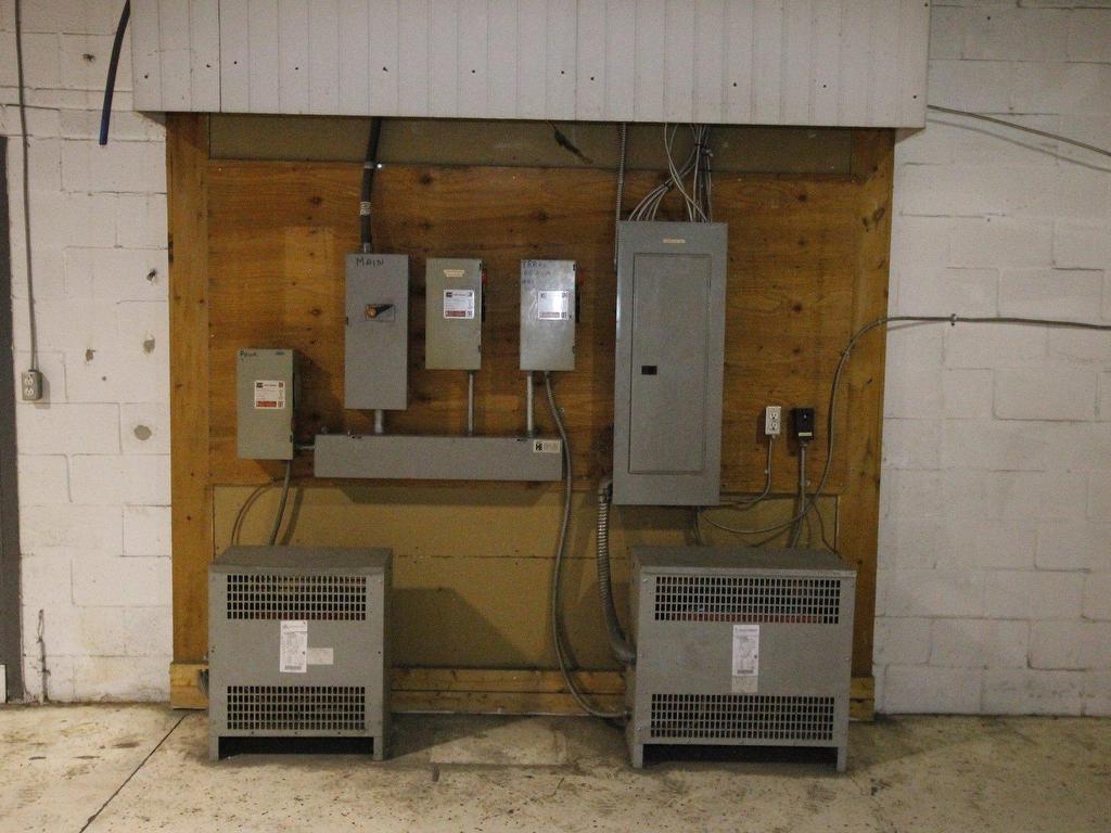 









1980


Boul. St-Elzear O.

, A,
Laval (Chomedey),




QC
H7L4A8

