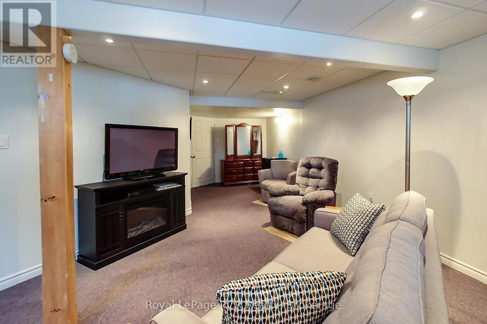 












3 - 302 PARK STREET W

,
West Grey,




Ontario
N0G1R0

