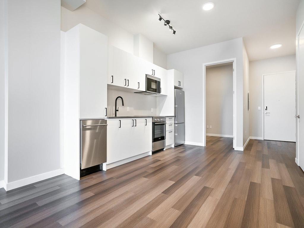 









16


Place du Commerce

, 1005,
Montréal (Verdun/Île-des-Soeurs),




QC
H3E1T5

