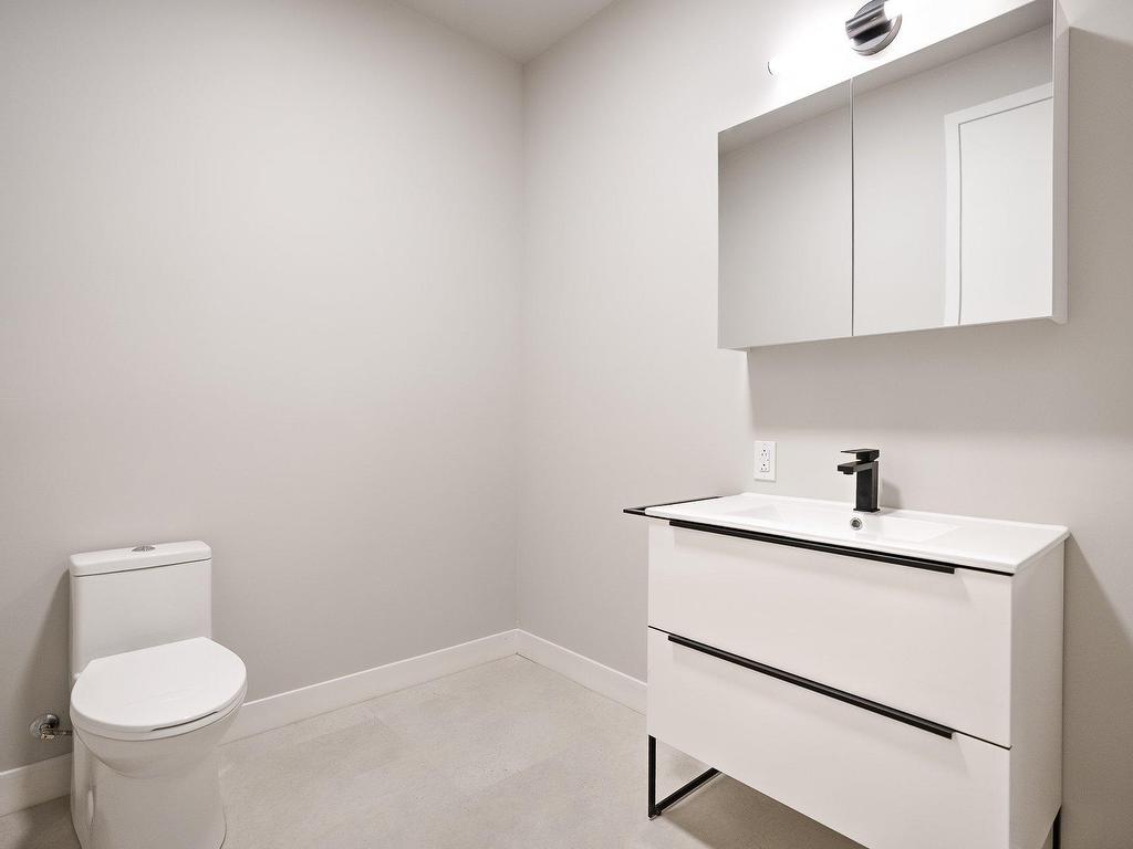 









16


Place du Commerce

, 1005,
Montréal (Verdun/Île-des-Soeurs),




QC
H3E1T5


