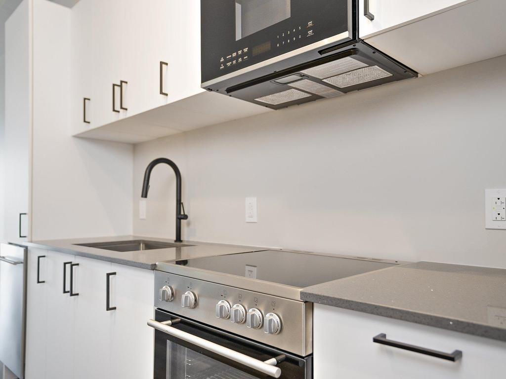 









16


Place du Commerce

, 1005,
Montréal (Verdun/Île-des-Soeurs),




QC
H3E1T5

