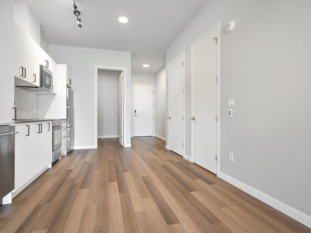 









16


Place du Commerce

, 1005,
Montréal (Verdun/Île-des-Soeurs),




QC
H3E1T5

