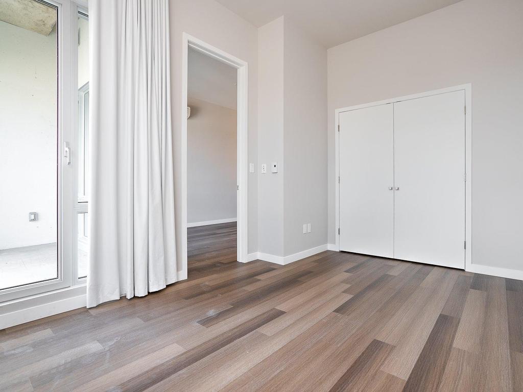 









16


Place du Commerce

, 1005,
Montréal (Verdun/Île-des-Soeurs),




QC
H3E1T5

