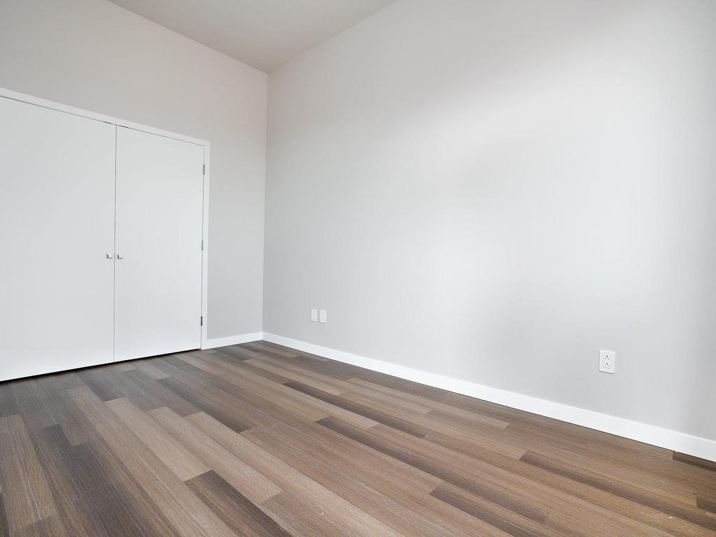 









16


Place du Commerce

, 1005,
Montréal (Verdun/Île-des-Soeurs),




QC
H3E1T5

