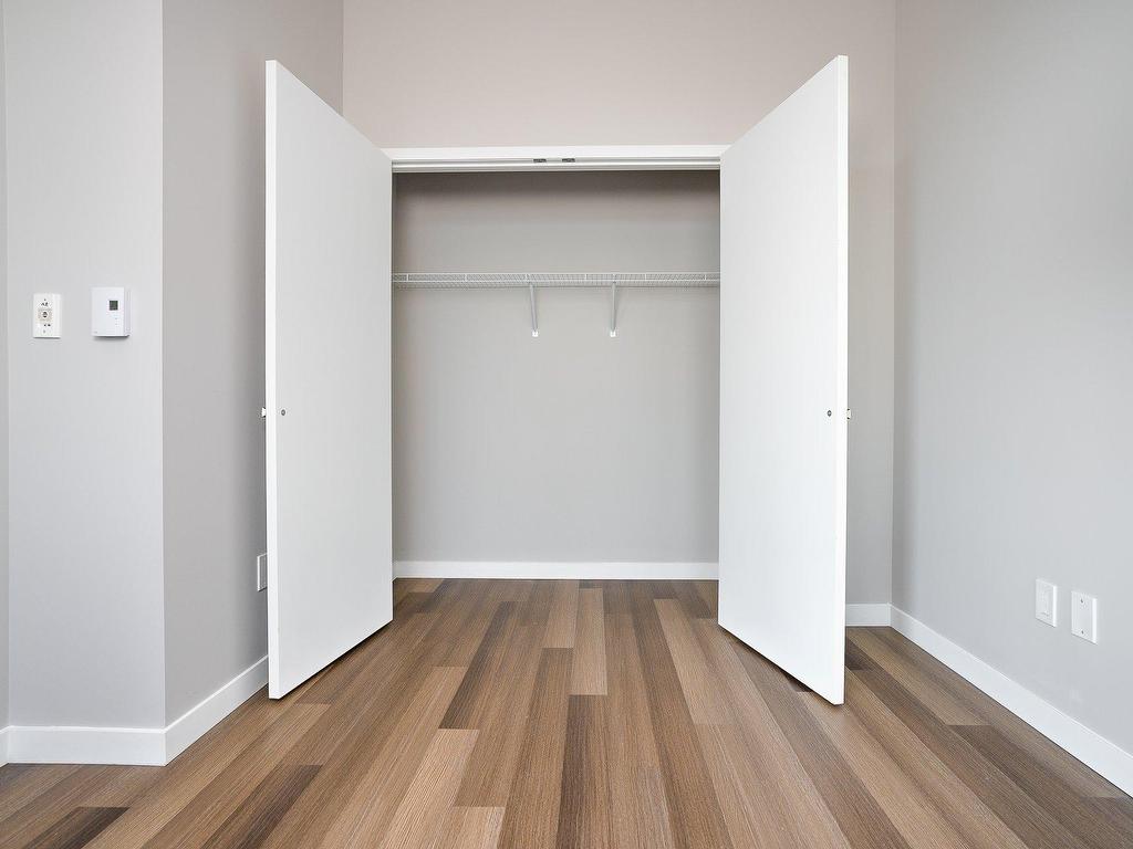 









16


Place du Commerce

, 1005,
Montréal (Verdun/Île-des-Soeurs),




QC
H3E1T5

