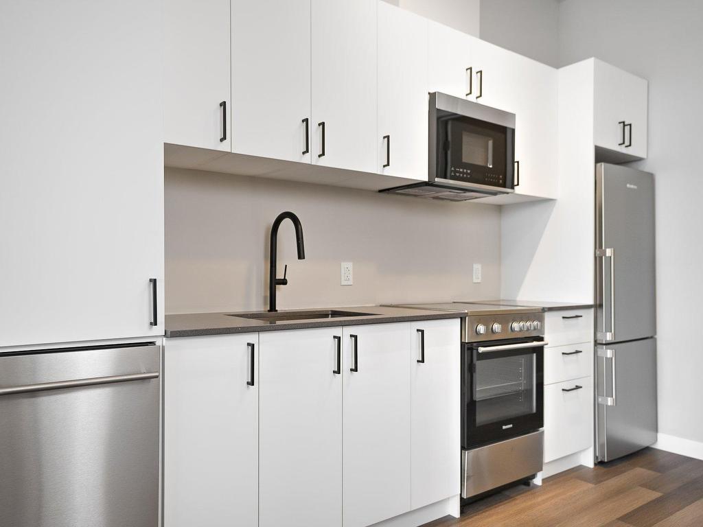 









16


Place du Commerce

, 1005,
Montréal (Verdun/Île-des-Soeurs),




QC
H3E1T5

