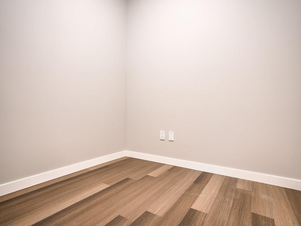 









16


Place du Commerce

, 1005,
Montréal (Verdun/Île-des-Soeurs),




QC
H3E1T5

