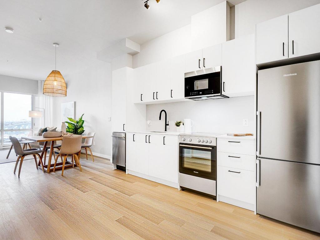 









16


Place du Commerce

, 212,
Montréal (Verdun/Île-des-Soeurs),




QC
H3E1T5

