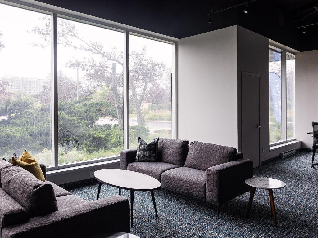









16


Place du Commerce

, 212,
Montréal (Verdun/Île-des-Soeurs),




QC
H3E1T5

