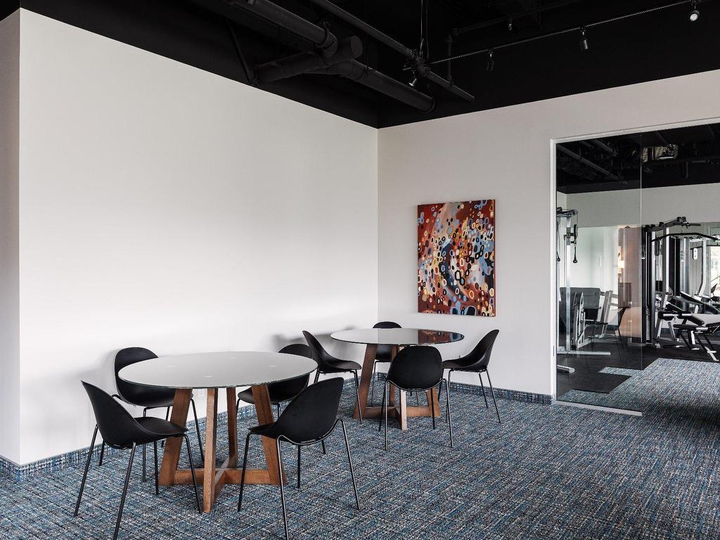 









16


Place du Commerce

, 212,
Montréal (Verdun/Île-des-Soeurs),




QC
H3E1T5

