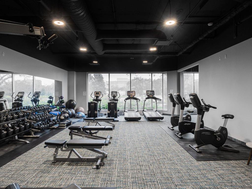 









16


Place du Commerce

, 212,
Montréal (Verdun/Île-des-Soeurs),




QC
H3E1T5

