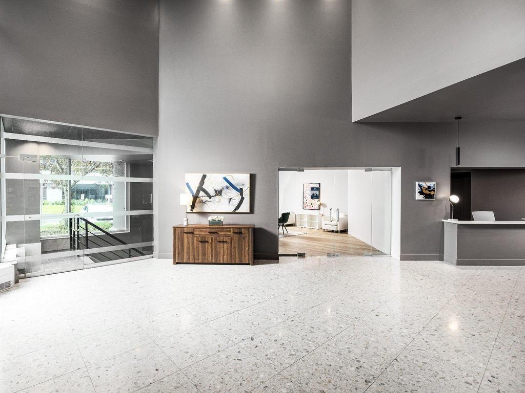 









16


Place du Commerce

, 212,
Montréal (Verdun/Île-des-Soeurs),




QC
H3E1T5

