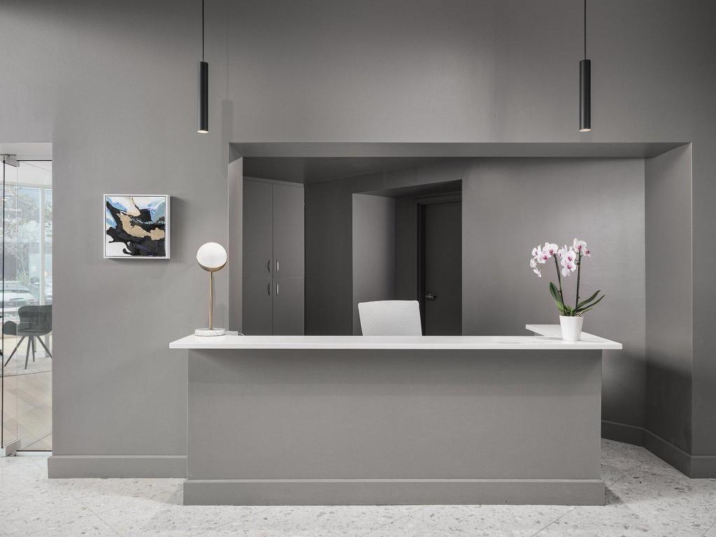 









16


Place du Commerce

, 212,
Montréal (Verdun/Île-des-Soeurs),




QC
H3E1T5

