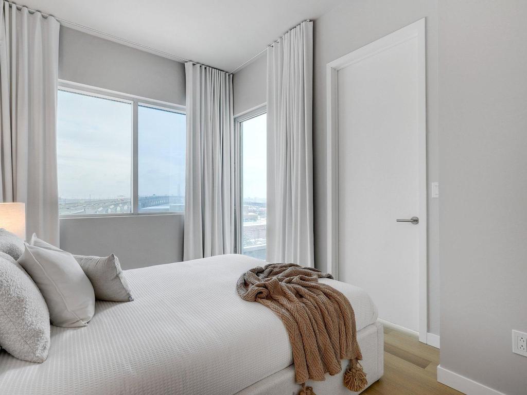 









16


Place du Commerce

, 212,
Montréal (Verdun/Île-des-Soeurs),




QC
H3E1T5

