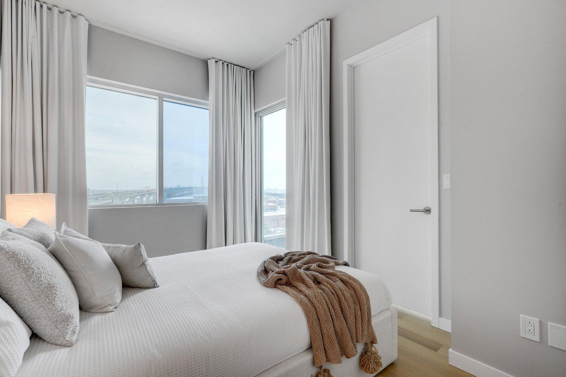 









16


Place du Commerce

, 215,
Montréal (Verdun/Île-des-Soeurs),




QC
H3E1T5


