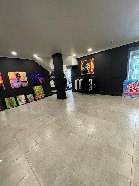 









2175


Rue Crescent

,
Montréal (Ville-Marie),




QC
H3G2C1

