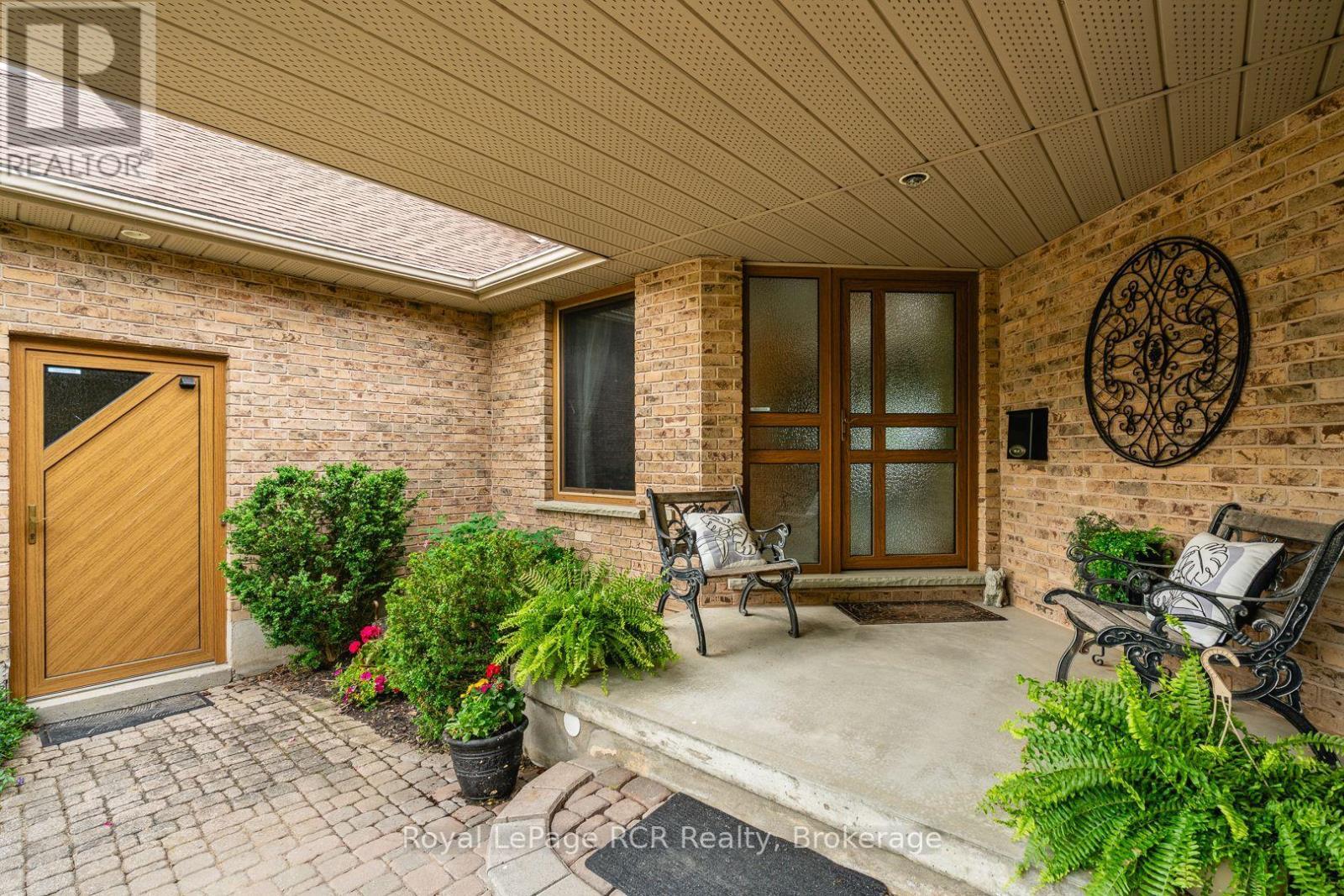 












705 21ST A AVENUE

,
Hanover,




Ontario
N4N3M2


