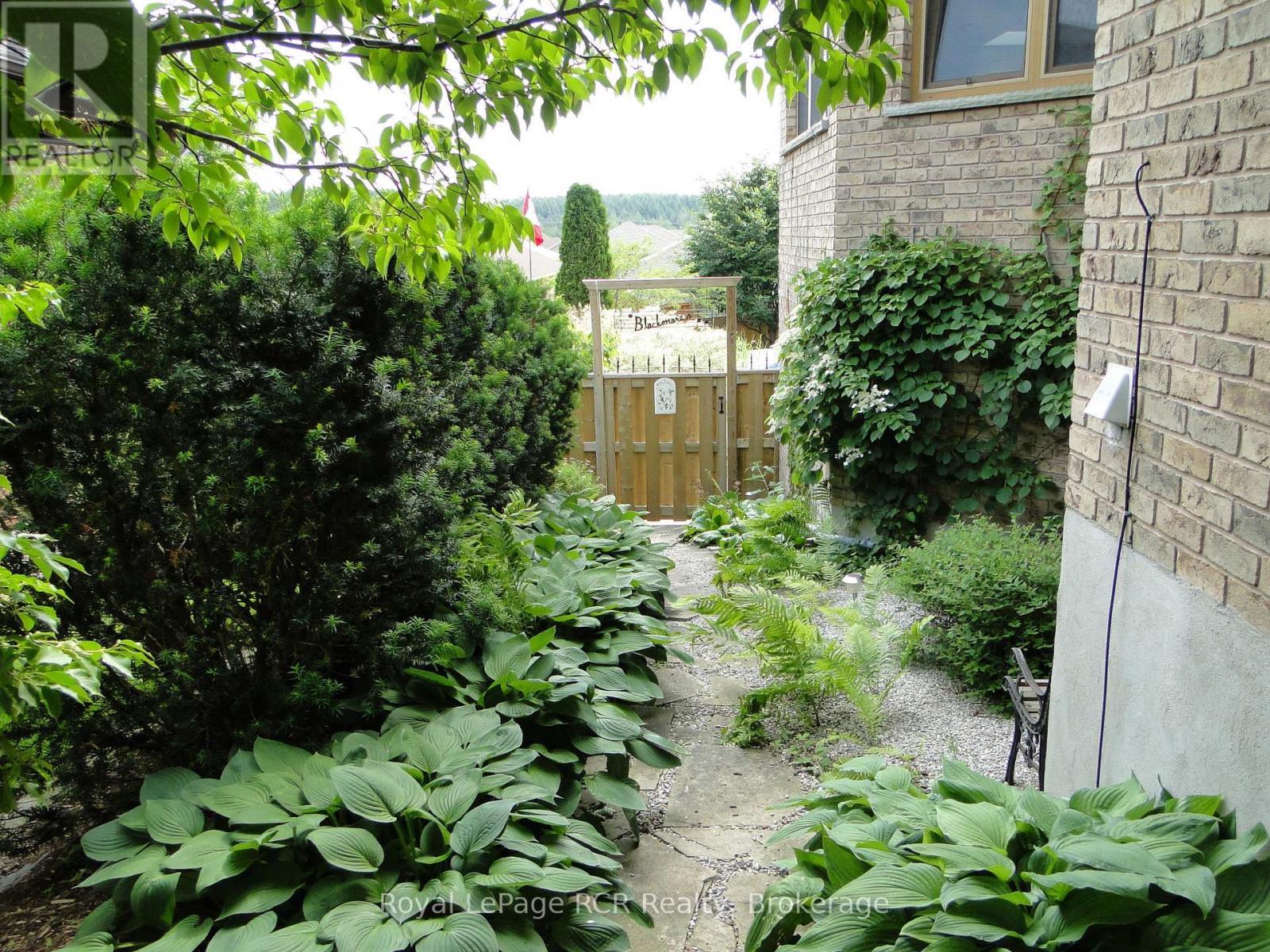 












705 21ST A AVENUE

,
Hanover,




Ontario
N4N3M2

