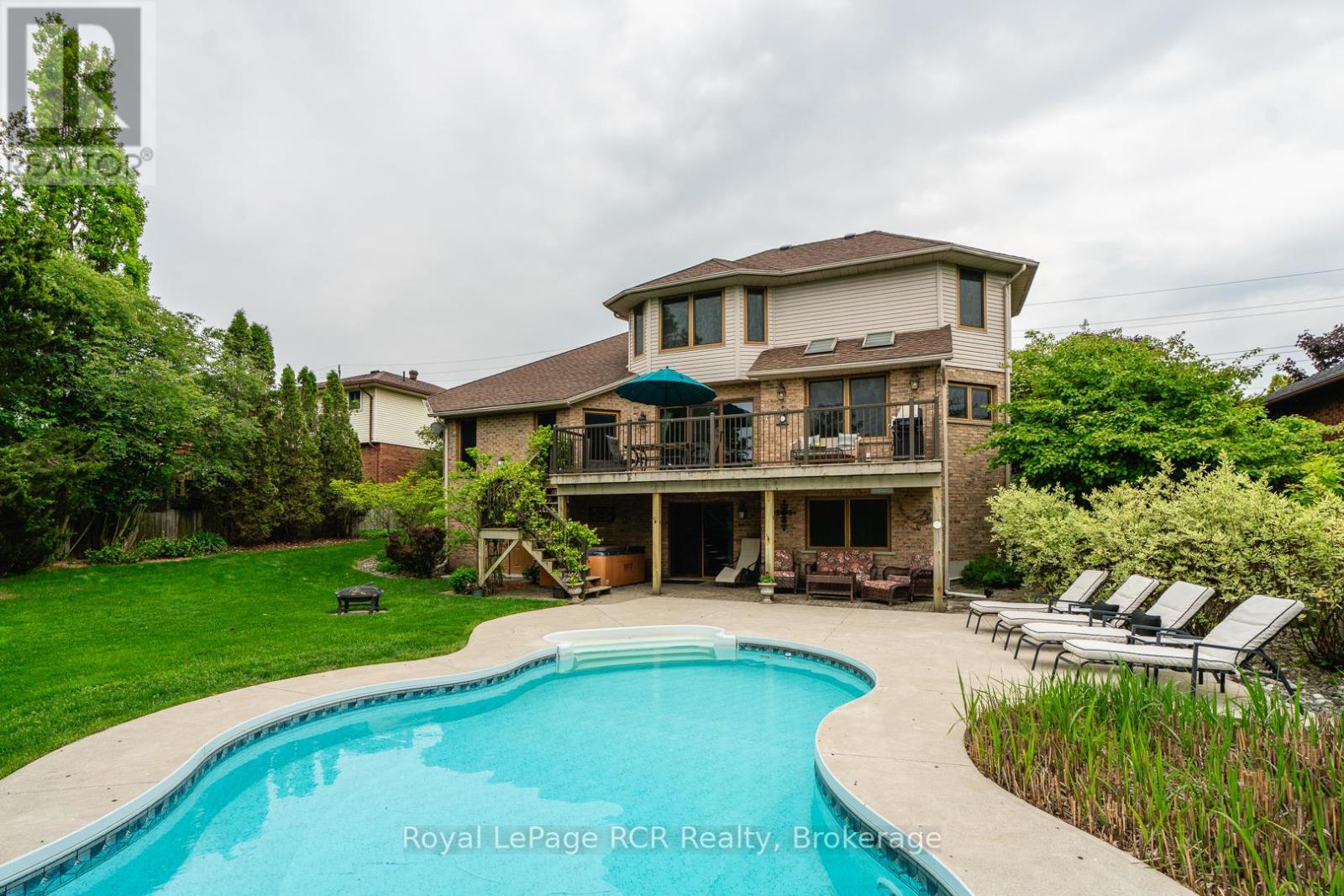 












705 21ST A AVENUE

,
Hanover,




Ontario
N4N3M2

