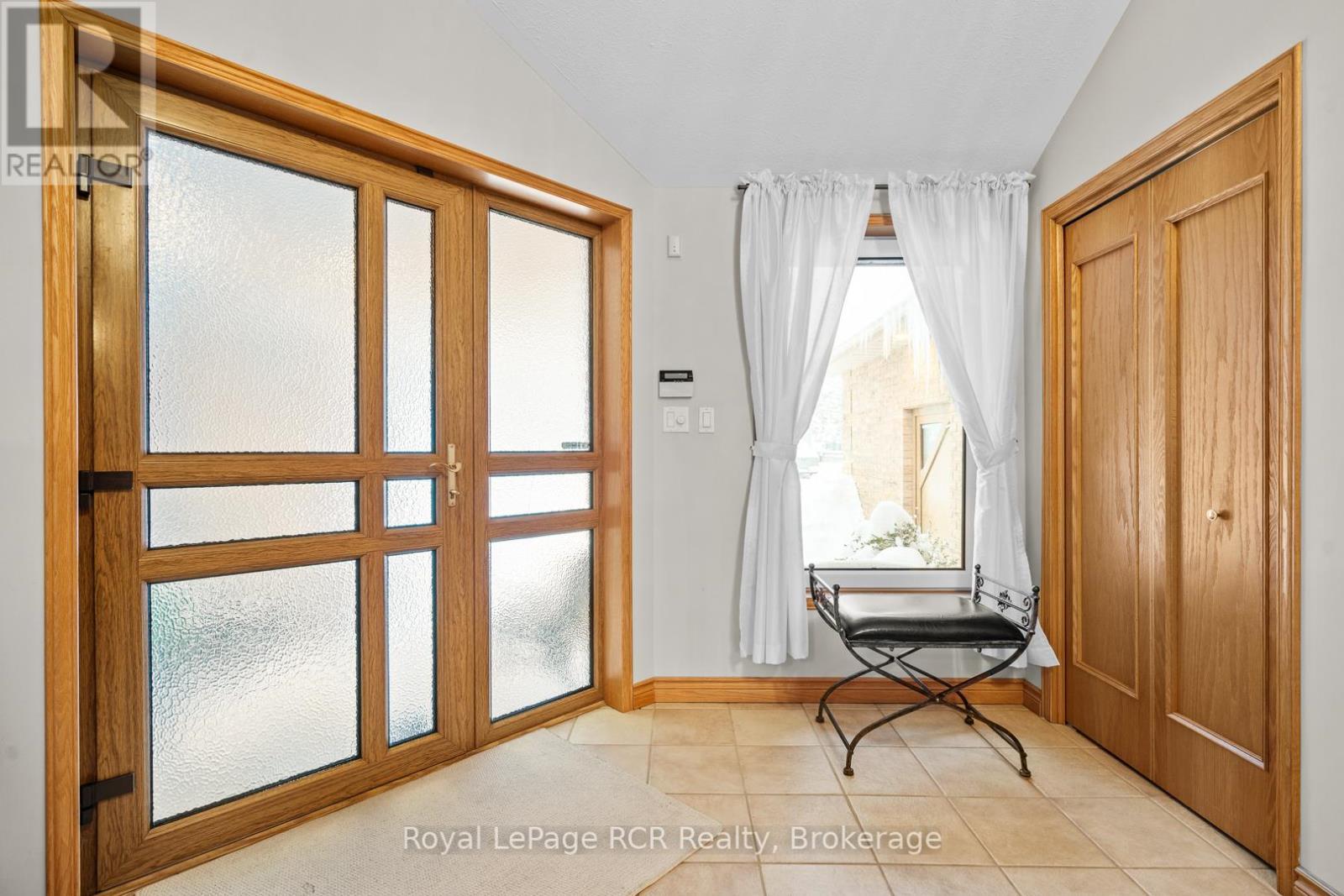 












705 21ST A AVENUE

,
Hanover,




Ontario
N4N3M2


