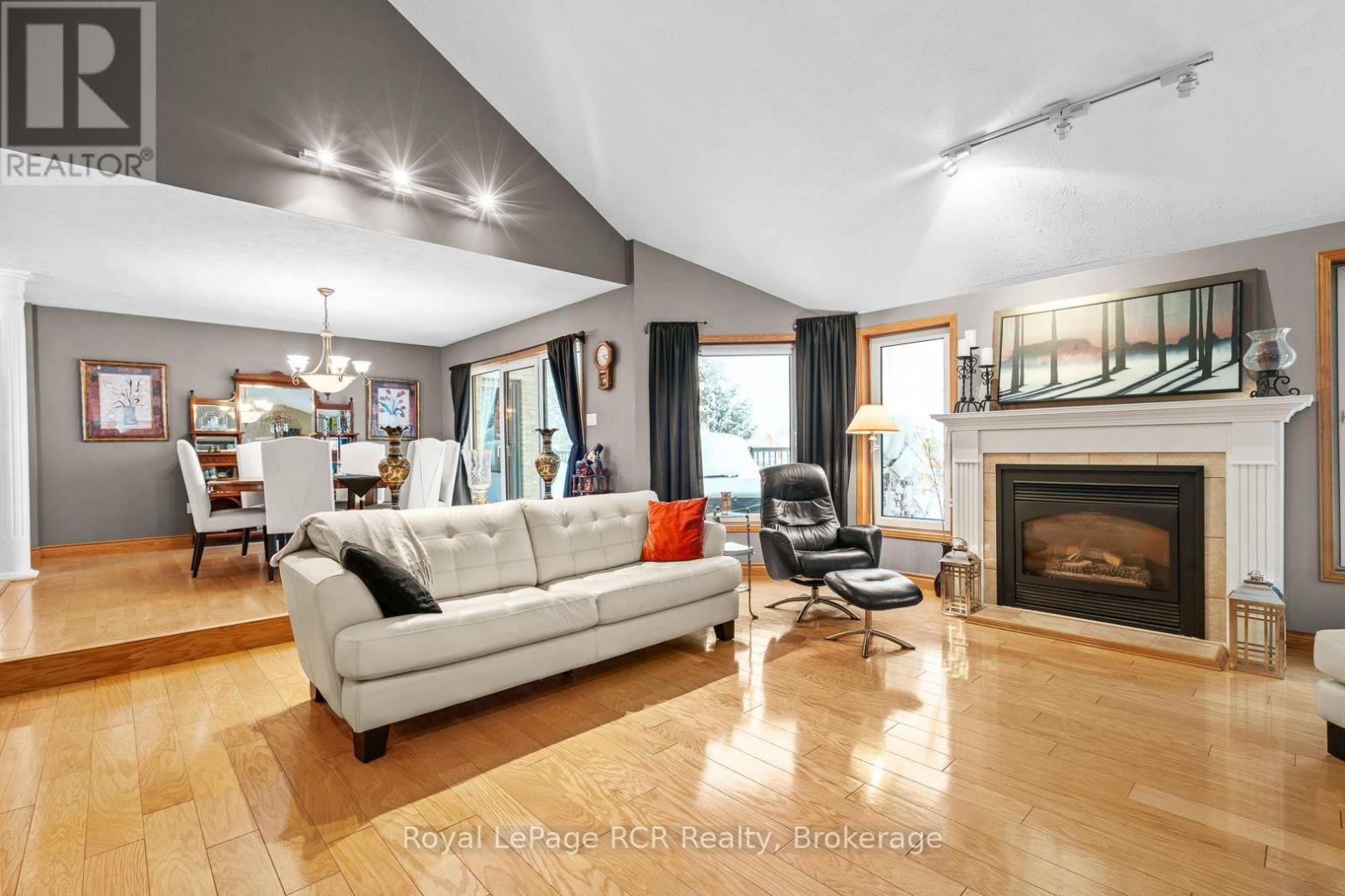 












705 21ST A AVENUE

,
Hanover,




Ontario
N4N3M2

