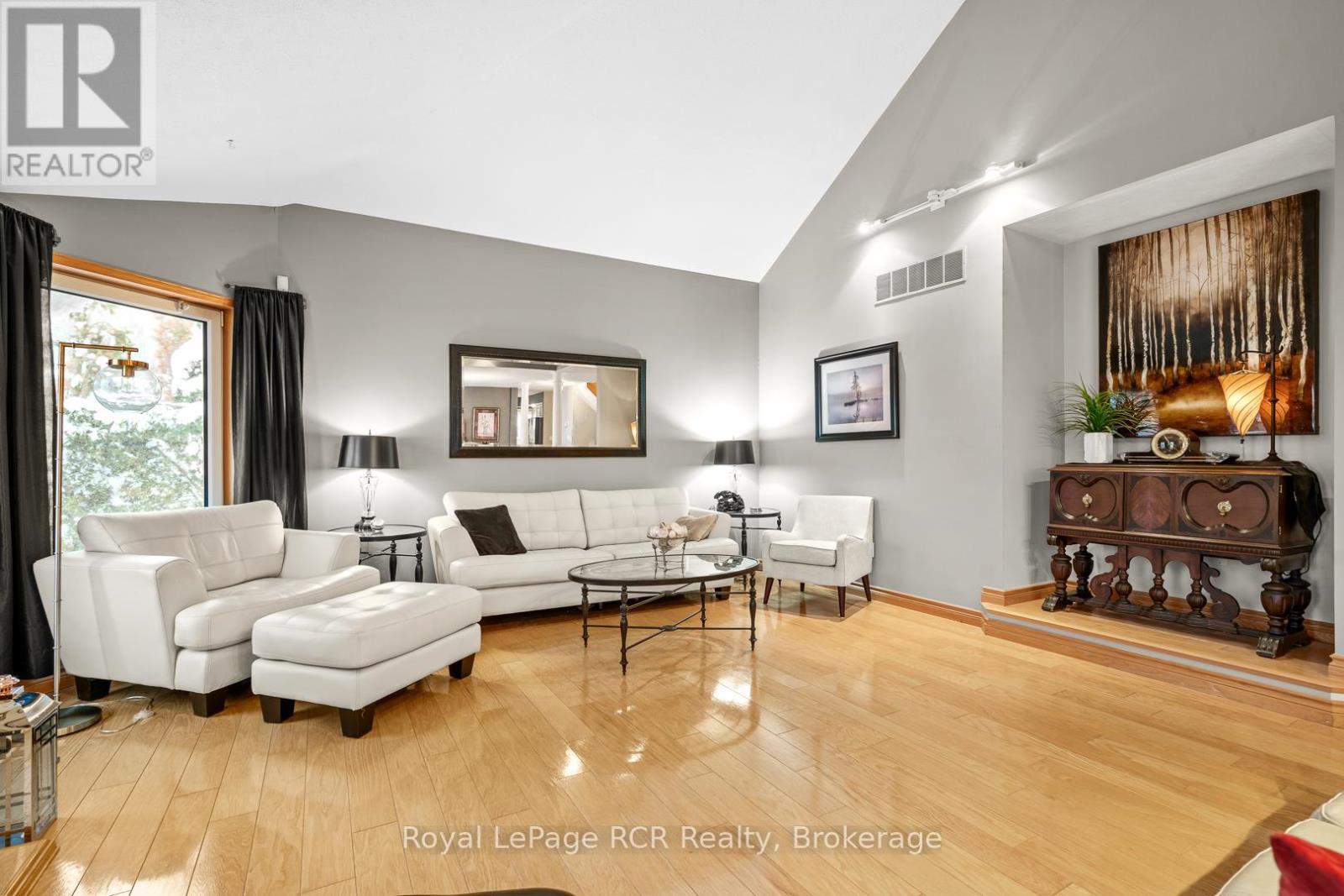 












705 21ST A AVENUE

,
Hanover,




Ontario
N4N3M2


