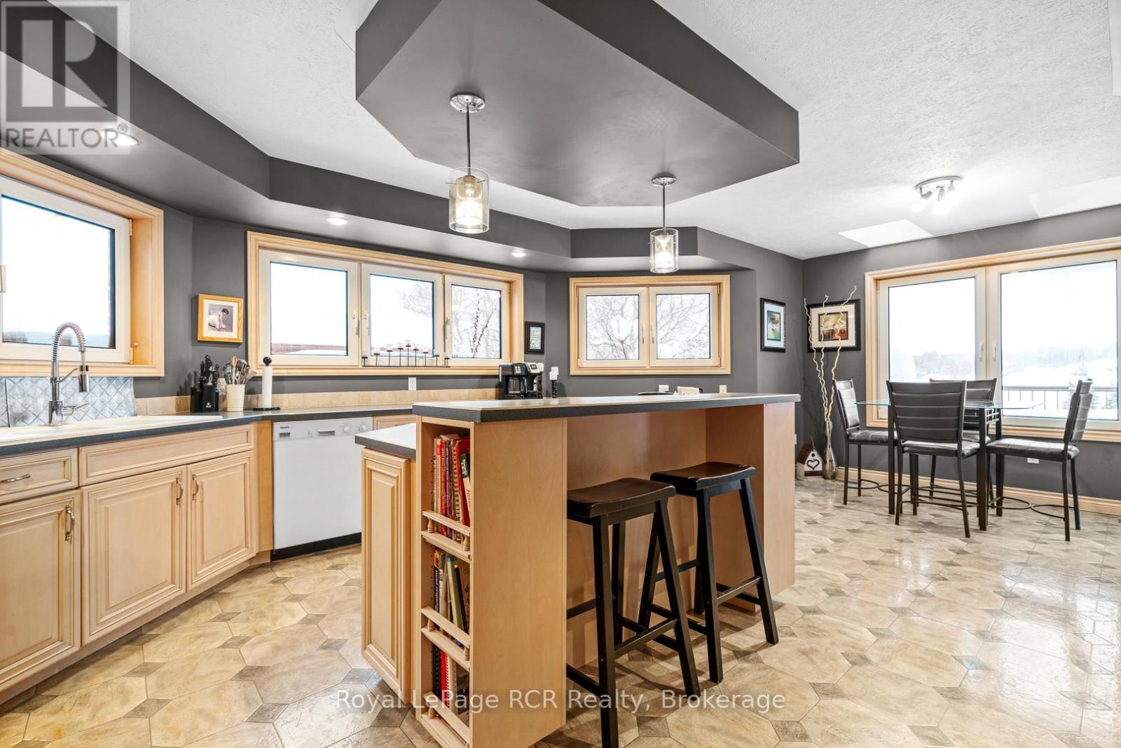 












705 21ST A AVENUE

,
Hanover,




Ontario
N4N3M2

