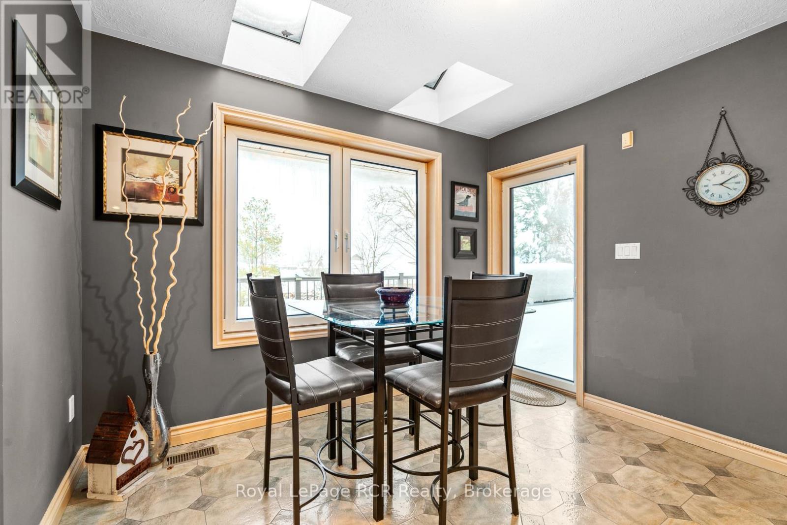 












705 21ST A AVENUE

,
Hanover,




Ontario
N4N3M2

