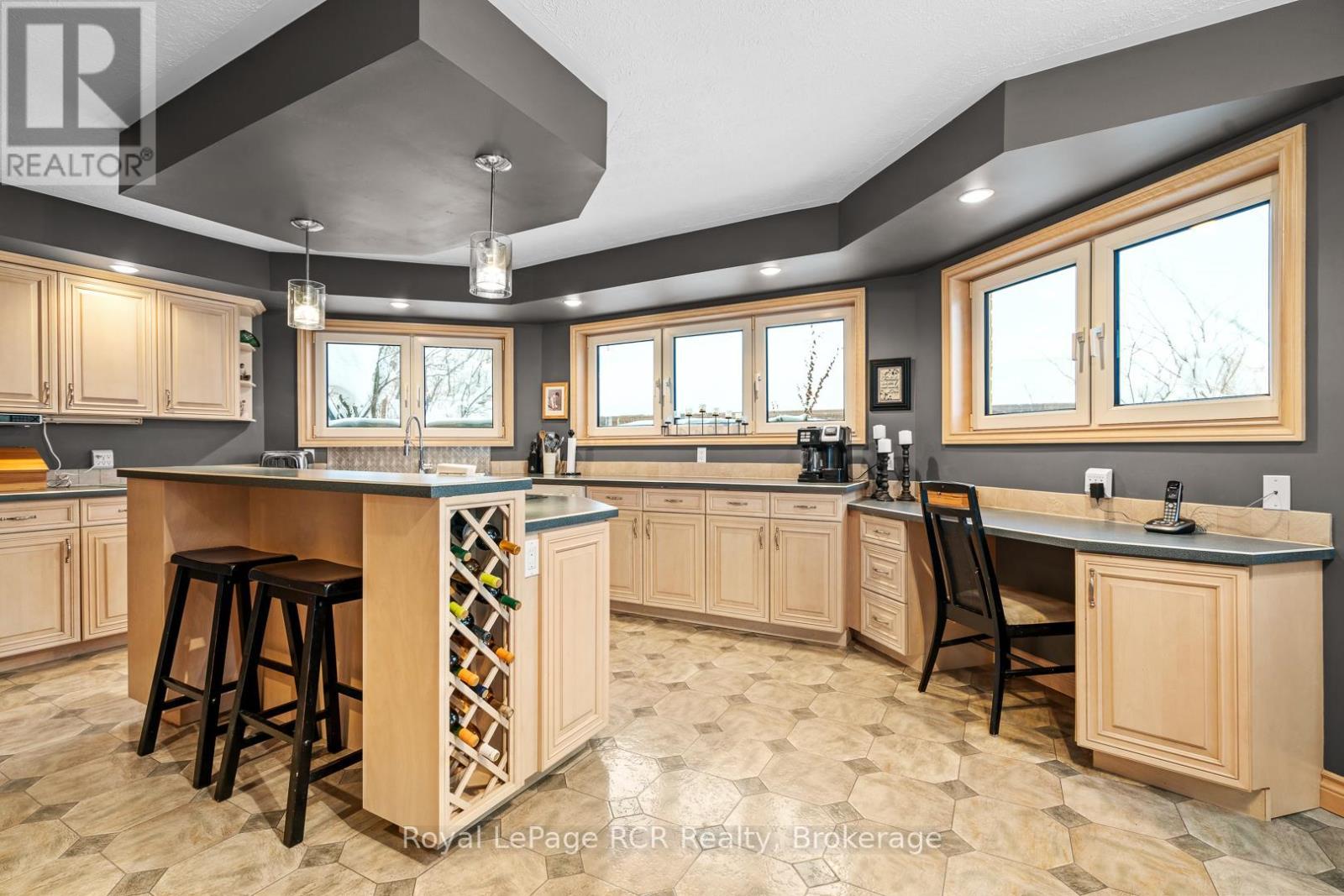 












705 21ST A AVENUE

,
Hanover,




Ontario
N4N3M2

