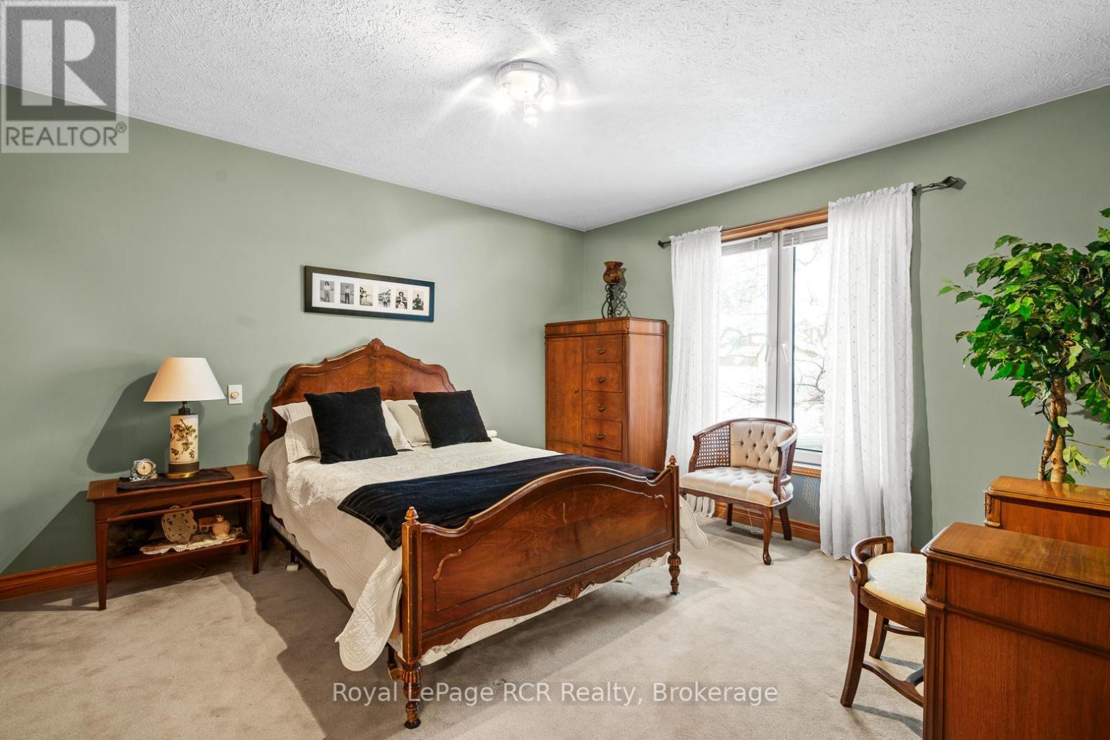 












705 21ST A AVENUE

,
Hanover,




Ontario
N4N3M2

