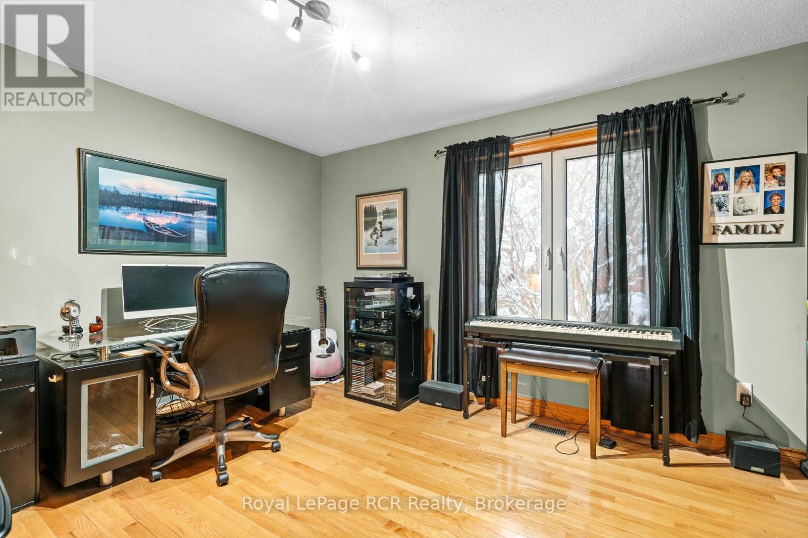 












705 21ST A AVENUE

,
Hanover,




Ontario
N4N3M2

