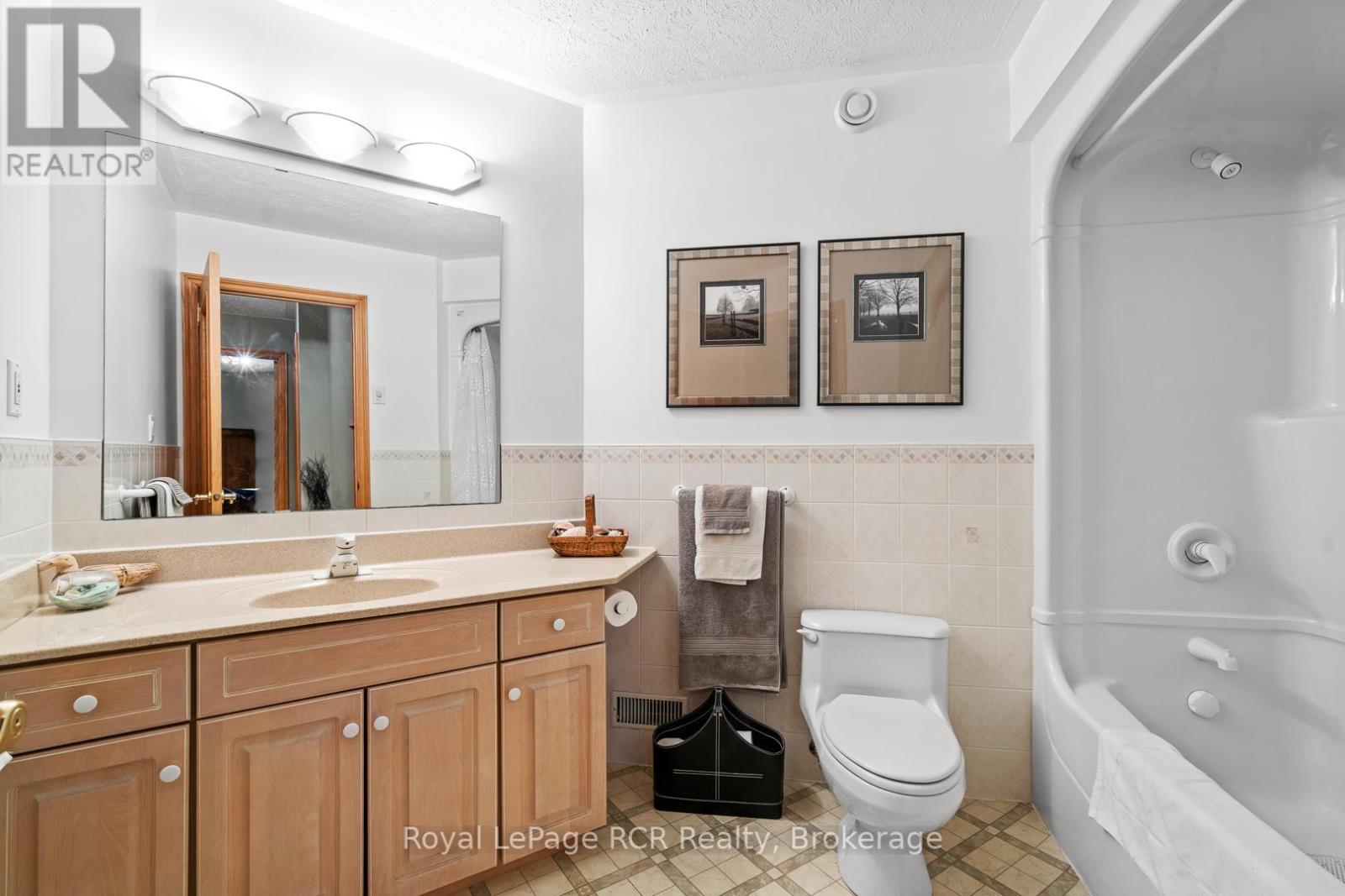 












705 21ST A AVENUE

,
Hanover,




Ontario
N4N3M2

