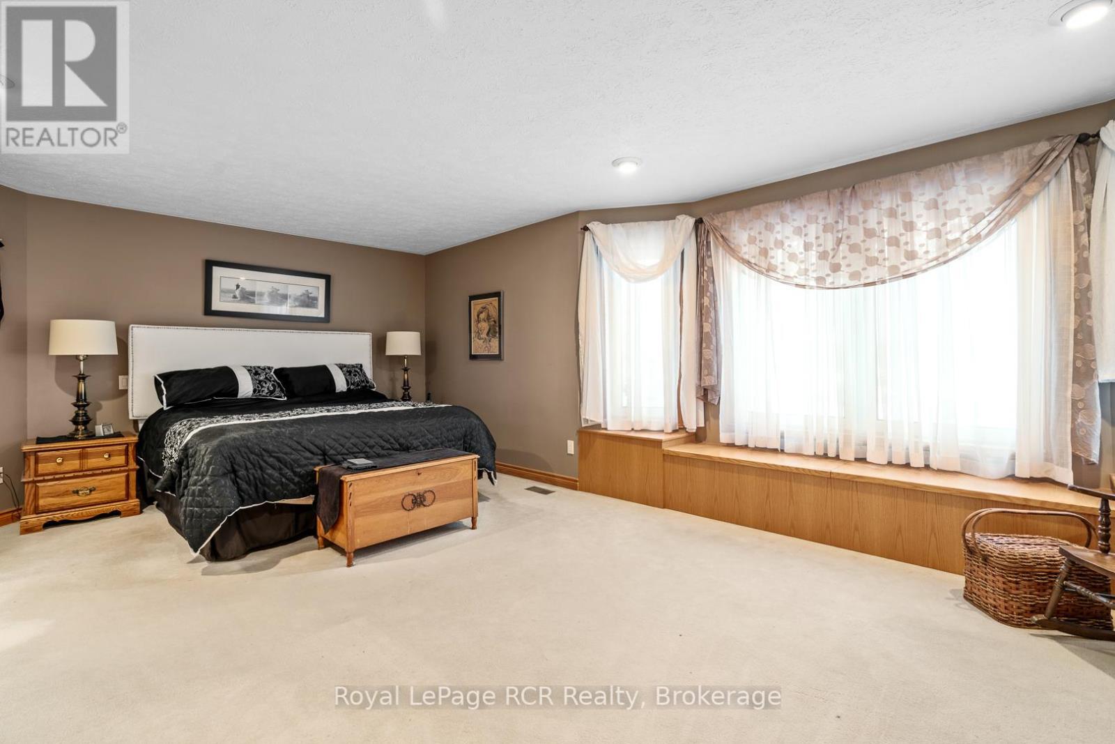 












705 21ST A AVENUE

,
Hanover,




Ontario
N4N3M2

