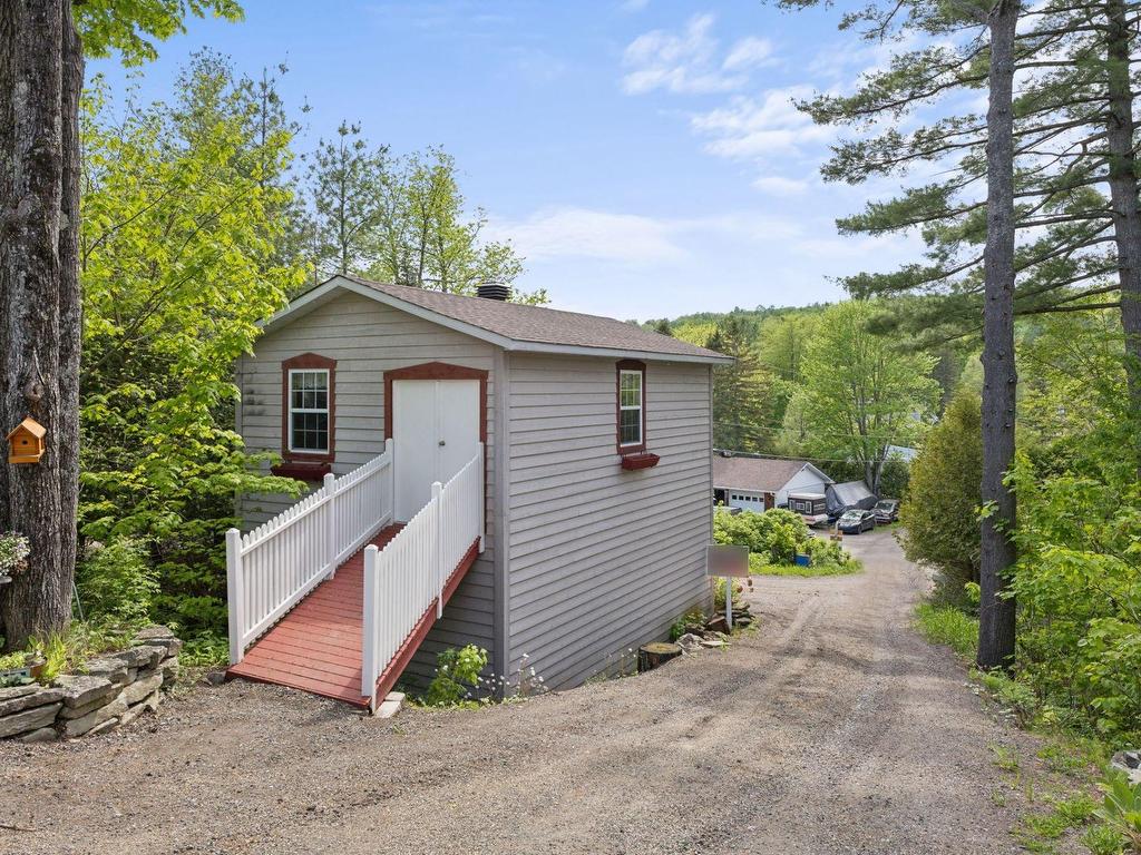 









23


Ch. Lockhart

,
Val-des-Monts,




QC
J8N2R9

