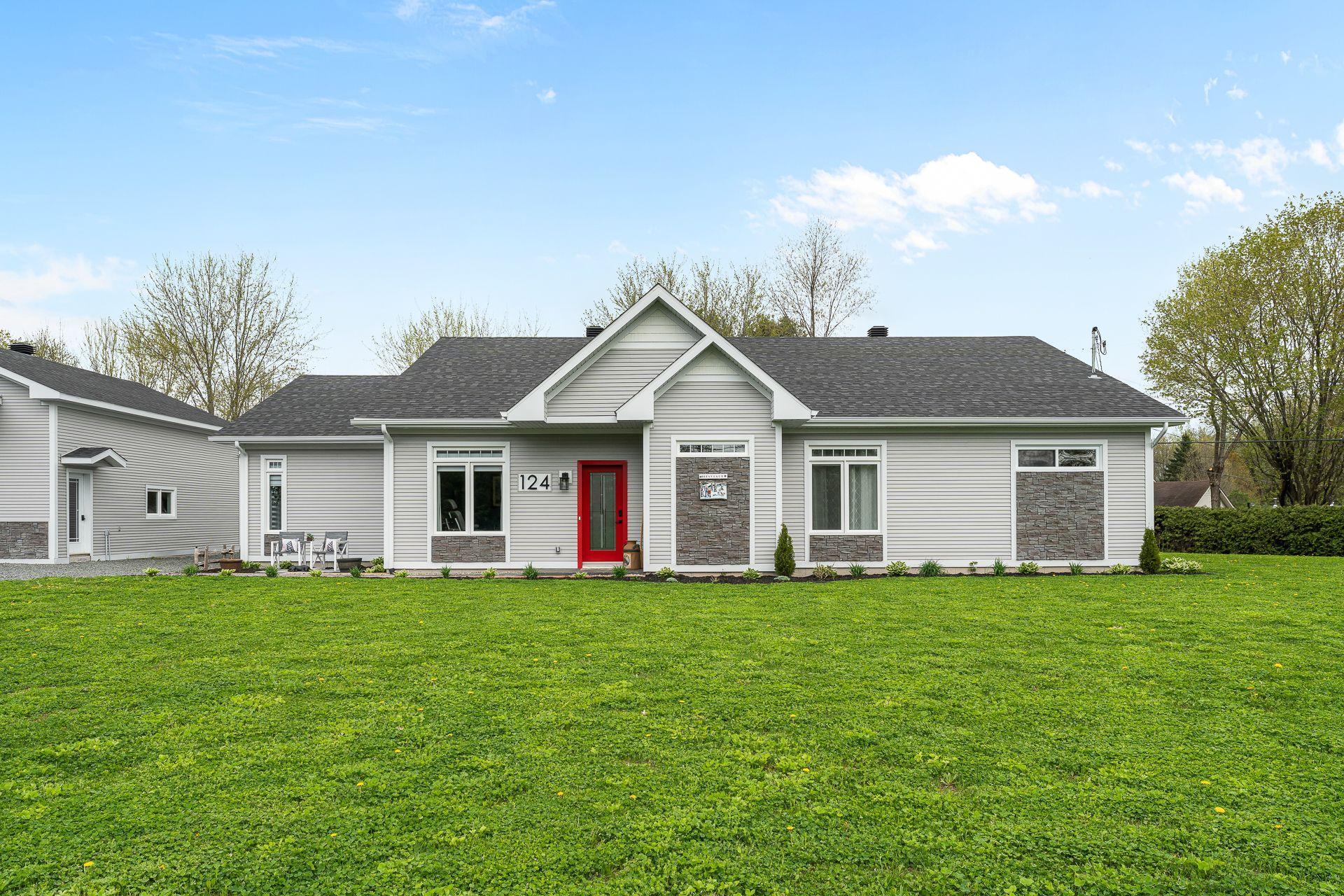 









124


Rue des Sittelles

,
Brigham,




QC
J2K4B7

