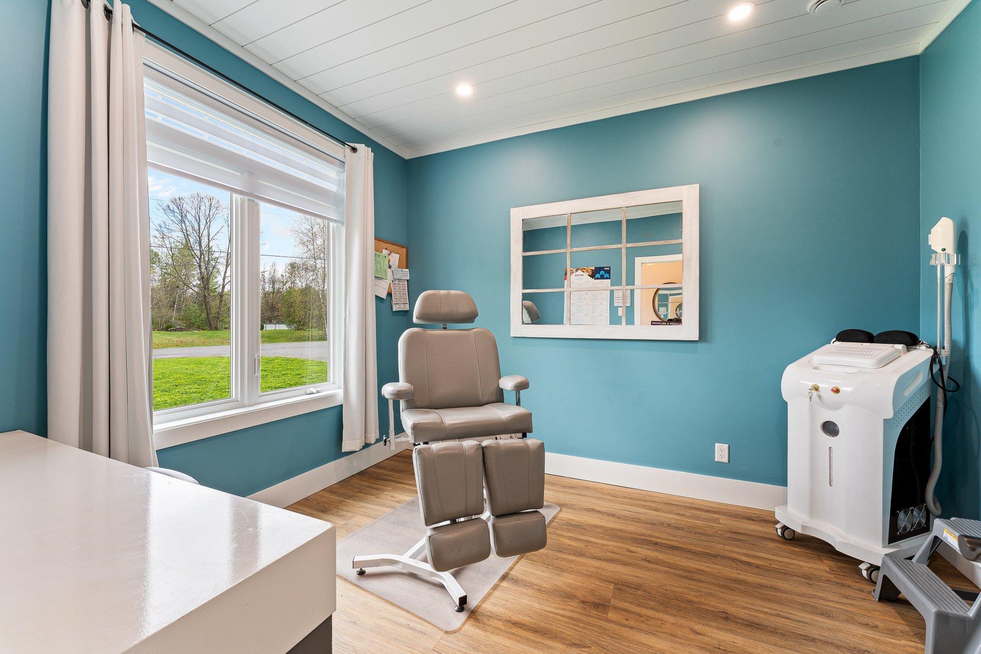 









124


Rue des Sittelles

,
Brigham,




QC
J2K4B7

