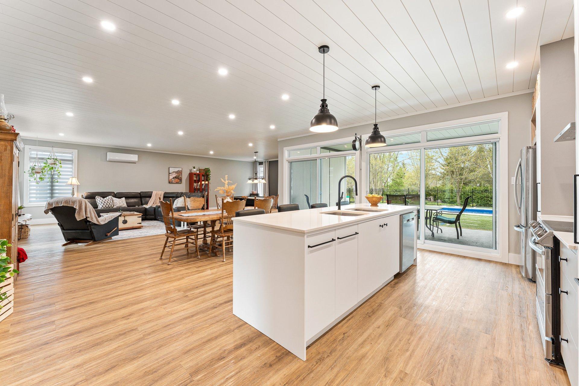 









124


Rue des Sittelles

,
Brigham,




QC
J2K4B7

