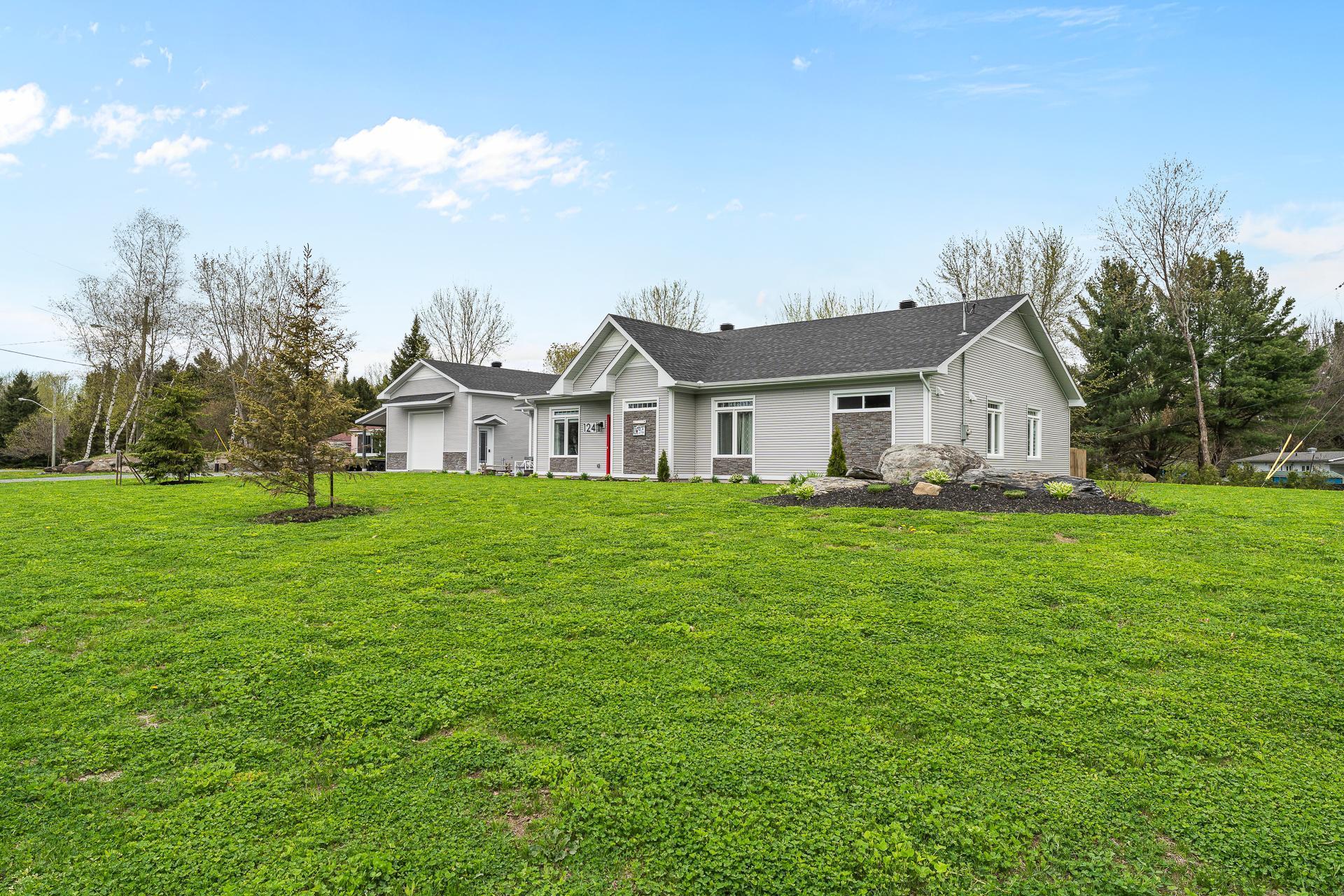 









124


Rue des Sittelles

,
Brigham,




QC
J2K4B7

