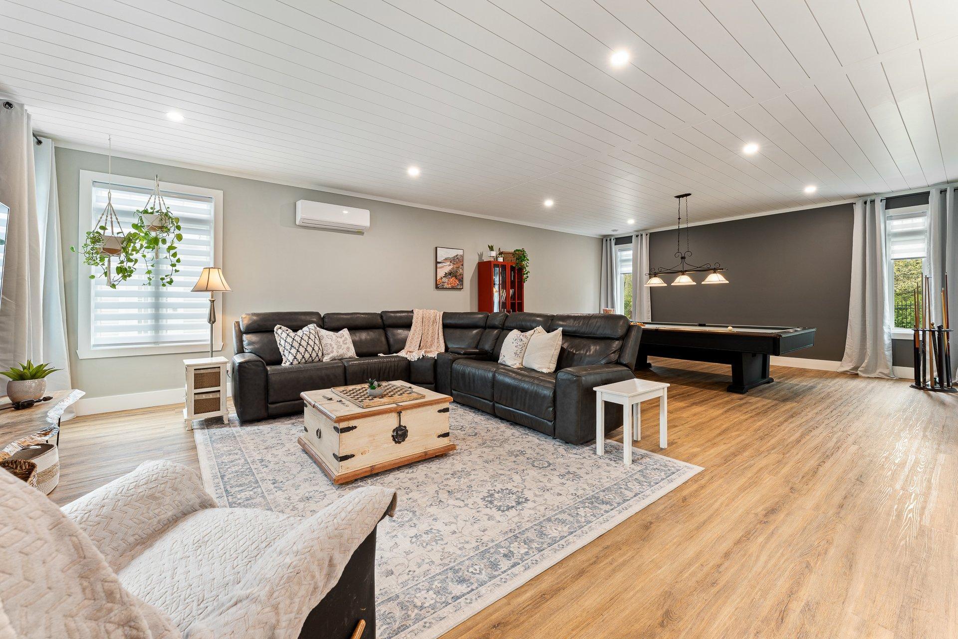 









124


Rue des Sittelles

,
Brigham,




QC
J2K4B7

