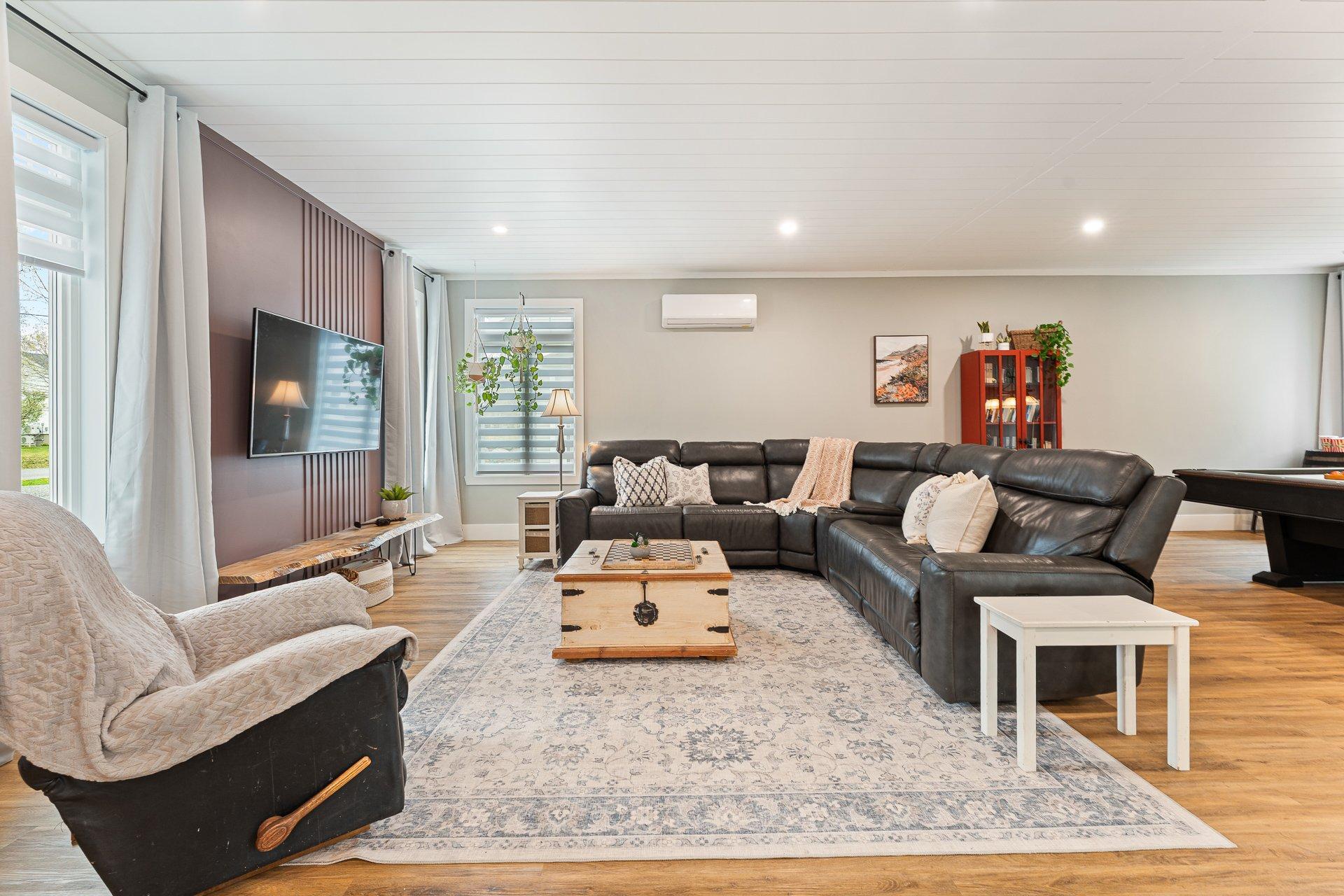 









124


Rue des Sittelles

,
Brigham,




QC
J2K4B7

